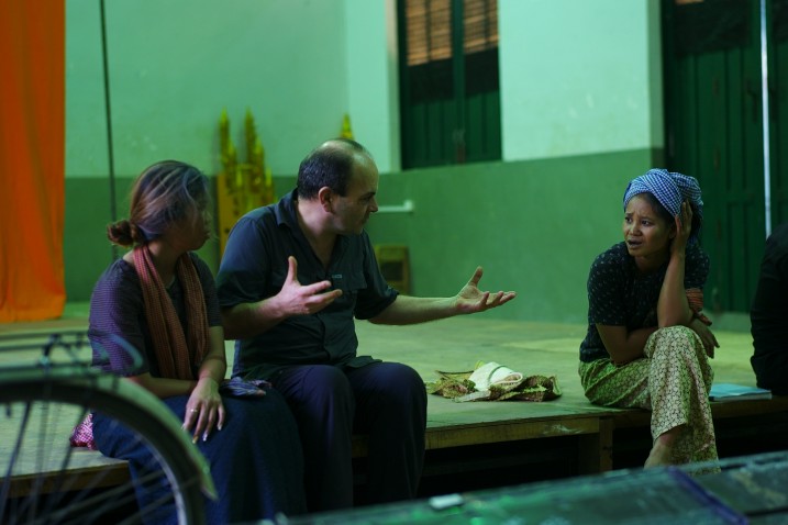 Nov Srey Leab, Georges Bigot et Pin Sreybo, Battambang, 2013. ⓒ Arno Lafontaine.