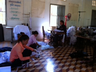 Atelier de couture à Battambang. ⓒ Elisabeth Cerqueira, 2013.