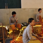 Les musiciens, atelier à Battambang, 2010.ⓒ Everest Canto.